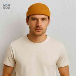 Bonnet en couleur camel, parfait pour un style marin tendance