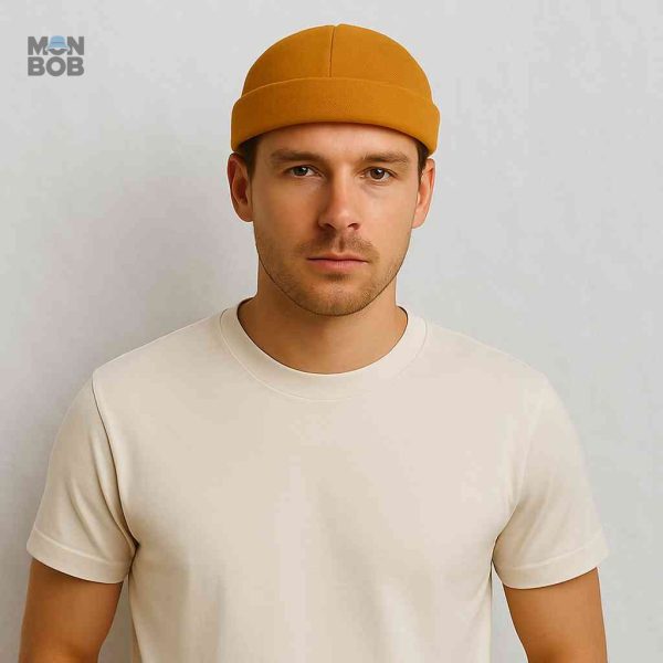 Bonnet en couleur camel, parfait pour un style marin tendance