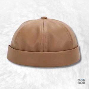 Bonnet Docker beige ciré pour un style décontracté