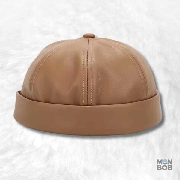 Bonnet Docker beige ciré pour un style décontracté