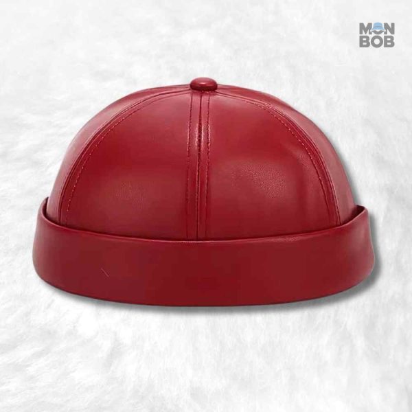 Bonnet Docker Ciré rouge en style marin classique