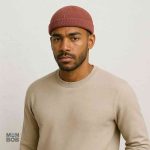 Bonnet marron avec design Docker, accessoire essentiel pour l'hiver
