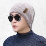 Accessoire chaud en polaire beige pour l'hiver