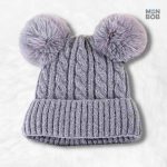 Bonnet femme avec pompons pour une touche tendance