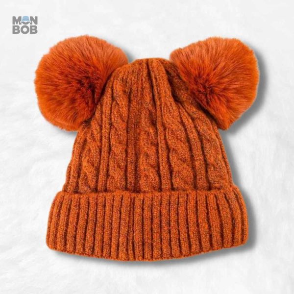 Bonnet à pompons pour un look cosy et chic