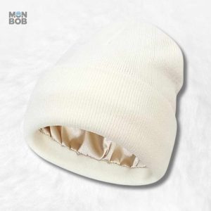 Bonnet Doublé Satin Blanc élégant et confortable