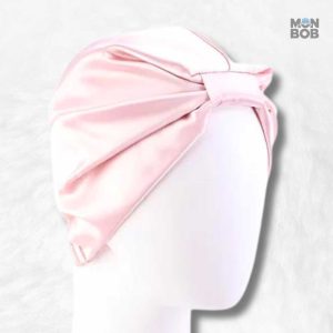 Bonnet Satin Rose Pale avec motif Papillon