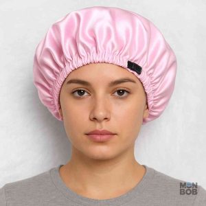 Bonnet réglable en satin rose pâle pour un style élégant