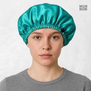 Bonnet satin turquoise pour un look élégant
