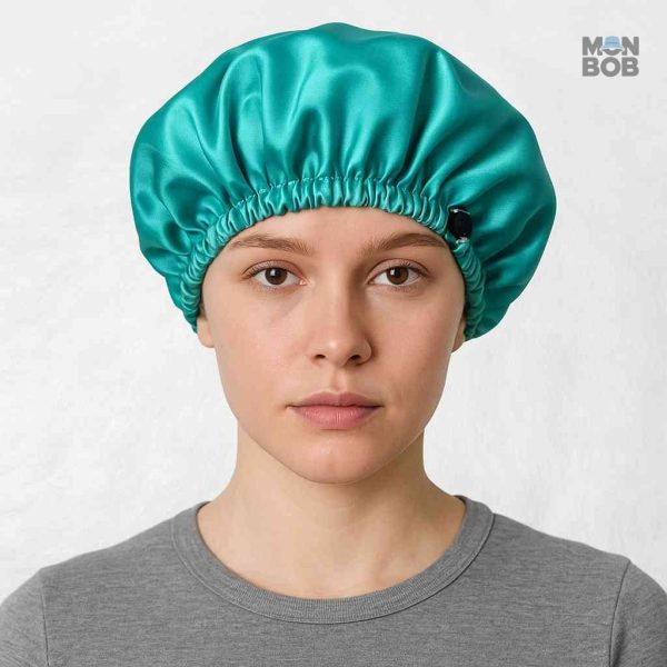 Bonnet satin turquoise pour un look élégant