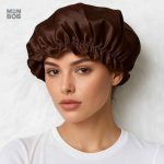 Bonnet en soie marron, accessoire chic et doux