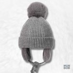 Bonnet gris à pompon pour enfants, idéal pour protéger les oreilles