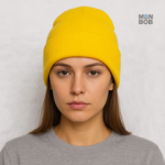 Bonnet femme en jaune, style moderne et confortable