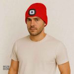 Accessoire lumineux idéal, bonnet rouge avec lampe intégrée