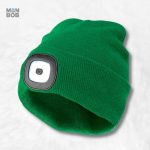 Bonnet vert avec lampe frontale intégrée pour un éclairage pratique