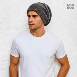 Accessoire tendance en laine grise, parfait pour l'hiver