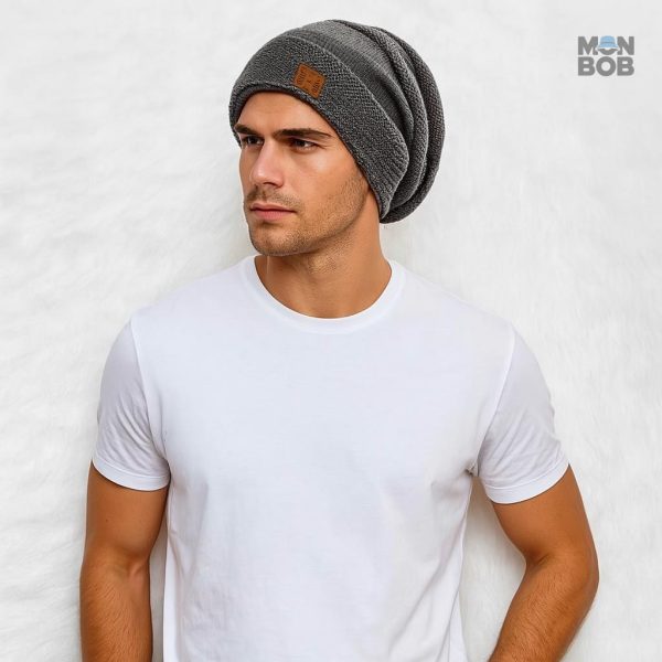Accessoire tendance en laine grise, parfait pour l'hiver