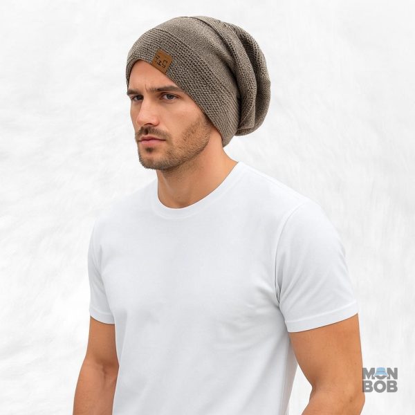 Accessoire tendance : bonnet long marron pour l'hiver