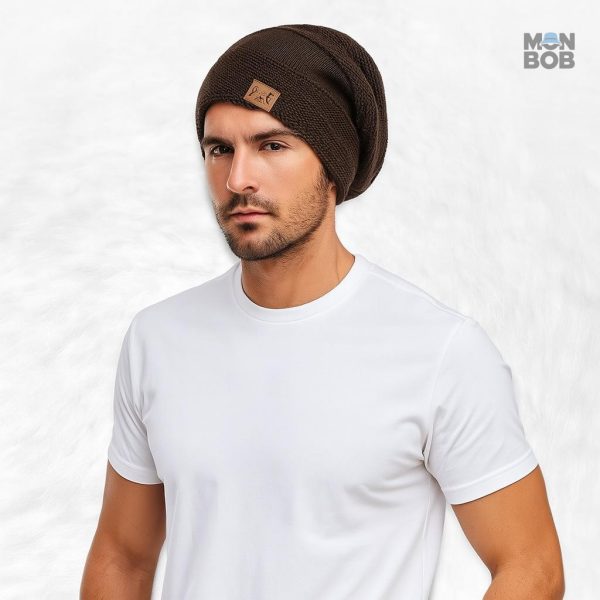 Accessoire mode : bonnet long en marron foncé pour l'hiver
