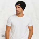 Accessoire mode : bonnet long noir, parfait pour l'hiver