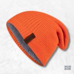 Bonnet long orange fluo pour un look tendance
