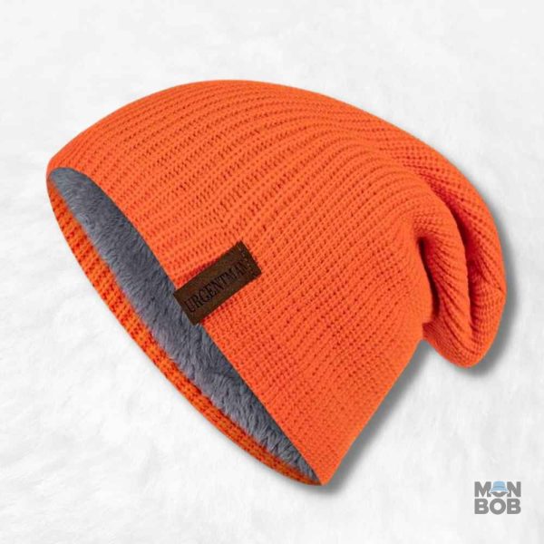 Bonnet long orange fluo pour un look tendance