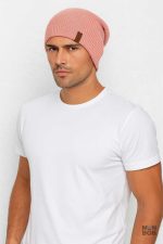 Accessoire mode : bonnet rose, parfait pour l'hiver