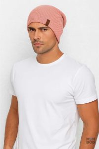 Accessoire mode : bonnet rose, parfait pour l'hiver