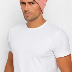 Accessoire mode : bonnet rose, parfait pour l'hiver