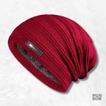 Bonnet long tricot rouge, accessoire tendance pour l'hiver