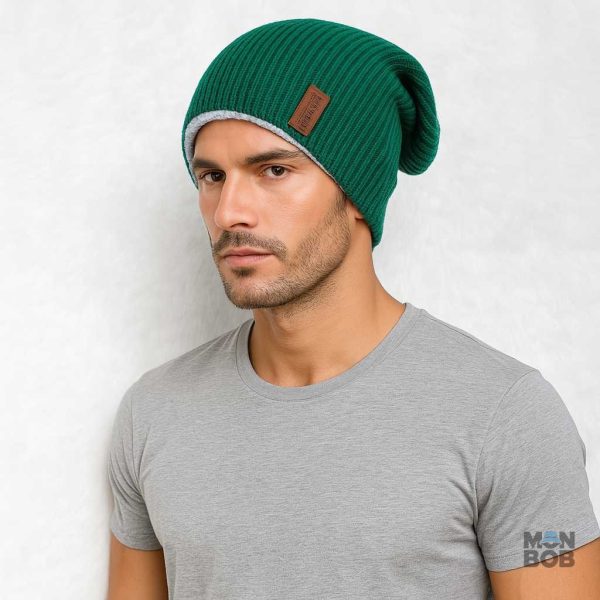 Bonnet long en vert, accessoire idéal pour l'hiver