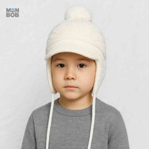Bonnet enfant style péruvien, couleur blanche élégante