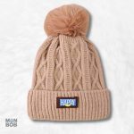 Bonnet beige à pompon pour un style tendance et confortable