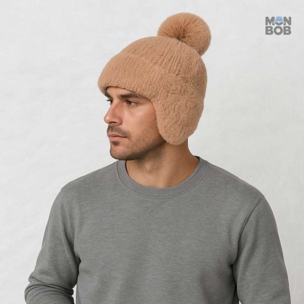 Bonnet beige chaud avec pompon pour l'hiver