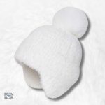 Bonnet blanc cache oreille avec pompon pour l'hiver