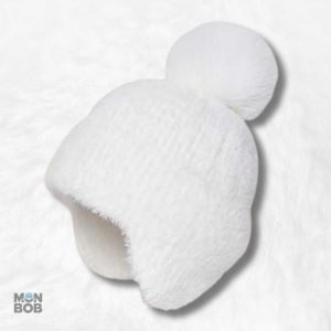 Bonnet blanc cache oreille avec pompon pour l'hiver