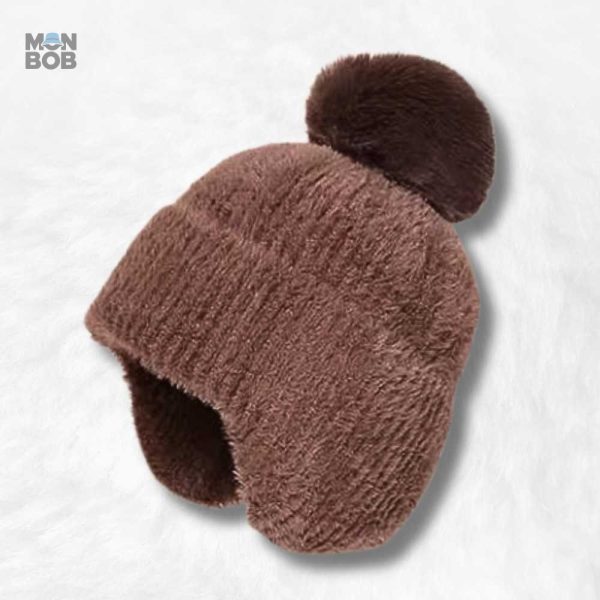 Bonnet marron cache oreilles avec pompon