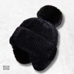 Bonnet cache oreille noir avec pompon