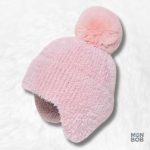 Bonnet cache oreille rose avec pompon pour un look tendance