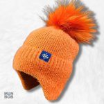 Bonnet en laine orange avec pompon