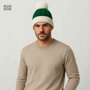 Bonnet à pompon vert, parfait pour compléter votre look chaleureux