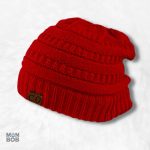 Bonnet Queue de Cheval Rouge pour un look élégant
