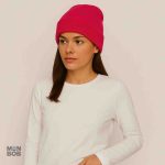 Bonnet rose vif, accessoire essentiel pour l'hiver