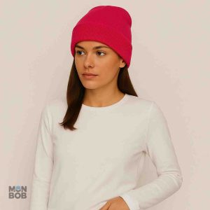 Bonnet rose vif, accessoire essentiel pour l'hiver