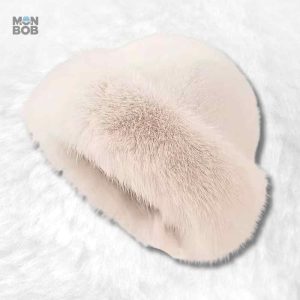 Bonnet Russe Femme Blanc en hiver, style élégant et chaleureux