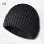 Bonnet tricot noir en laine pour un style élégant et confortable