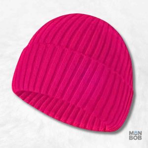 Bonnet tricot rose fluo pour un style vibrant et tendance