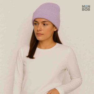 Accessoire mode : bonnet doux violet en couleur pastel