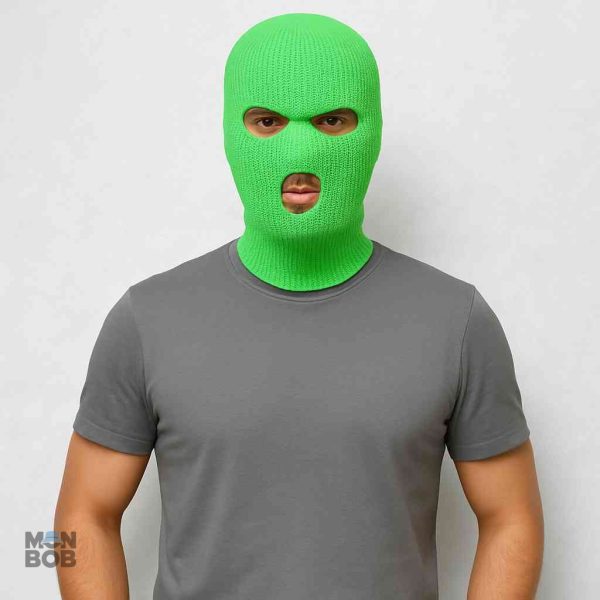 Accessoire de mode : cagoule verte avec trois ouvertures