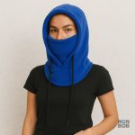 Cagoule bleue avec capuche, idéale pour le plein air